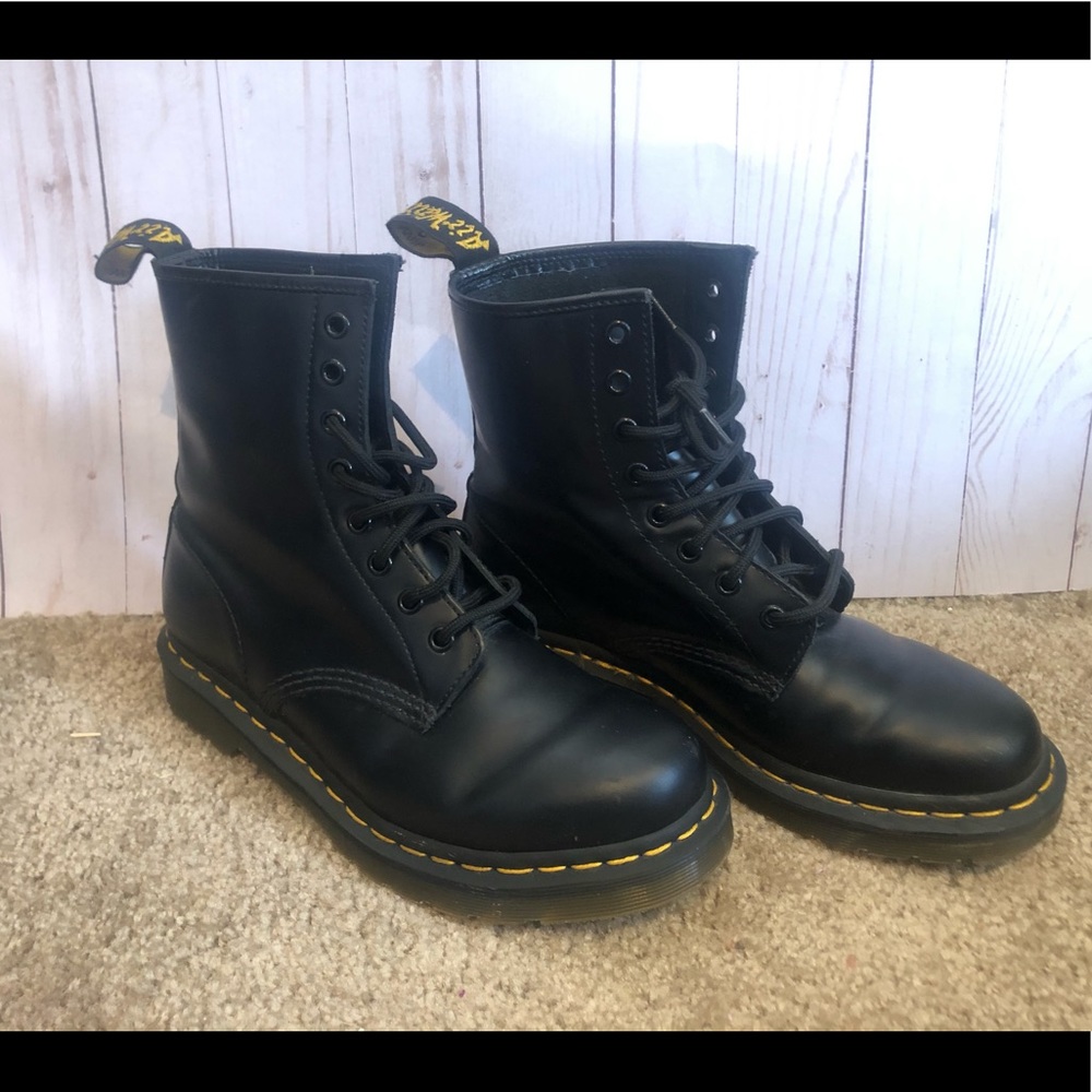 Black smooth 1460 Dr Martens boots